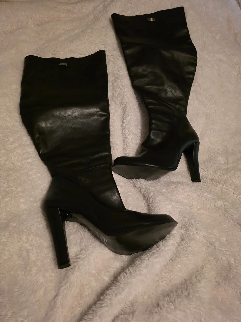 Knee-High Wide Heel Leather Boots - Black